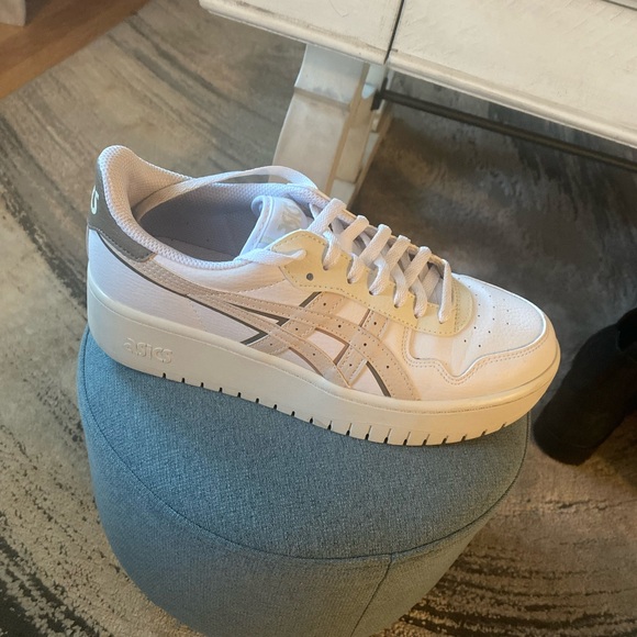 ASICS Women's White and Tan Sneakers - Picture 3 of 11